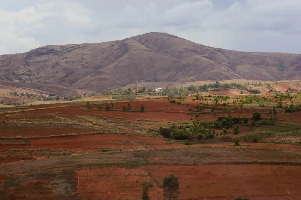 Paysage de montagne rouge