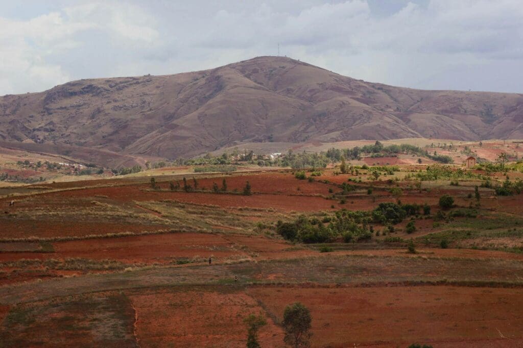 Paysage de montagne rouge